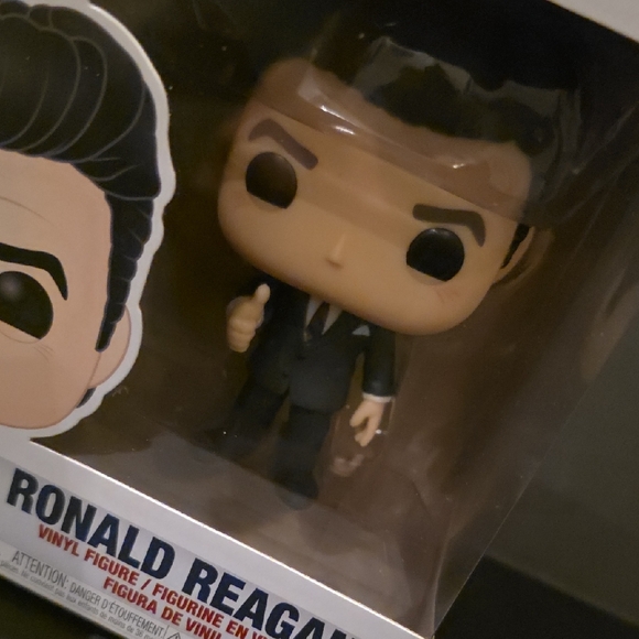 Funko American History Icons Vinyl Figures - John F. Kennedy and Ronald Reagan - Picture 8 of 8